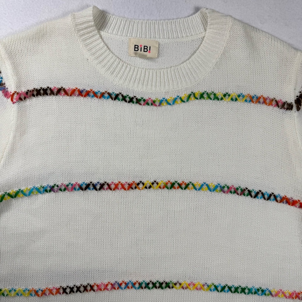 Bibi Women’s‎ XL White Short Sleeve Sweater w/ Multi‑Color Stitching - Picture 4 of 11